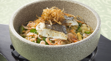 松茸入りきのこと海の幸の土鍋煮込み麺